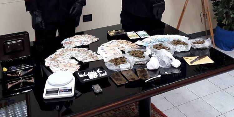 Siracusa Operazione antidroga nel “Bronx”: arrestati padre, figlia e compagno