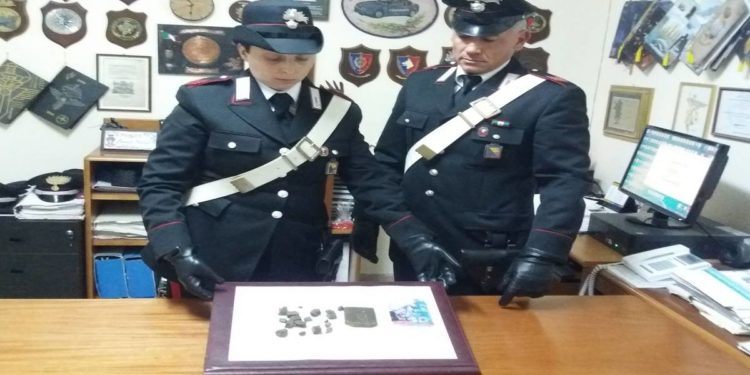 Belvedere, nascondeva tra gli indumenti intimi oltre 100 grammi di hashish: arrestato un giovane