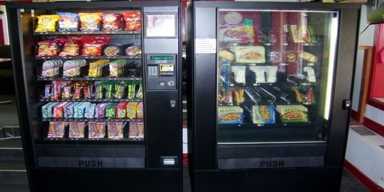 Siracusa, furto all’Istituto “Archimede”: sfondano l’ingresso per impossessarsi degli spiccioli dei distributori automatici