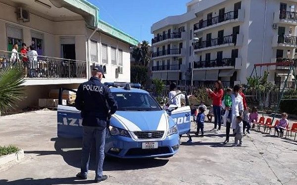 Siracusa. “Figure Amiche”, la Polizia incontra i bambini di due istituti per l’infanzia