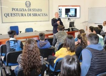 Siracusa. “You Pol”, l’app contro bulli e spacciatori fa il suo ingresso a scuola