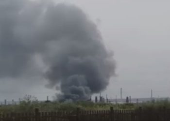 Augusta, in fiamme un magazzino della raffineria Esso: indagini in corso