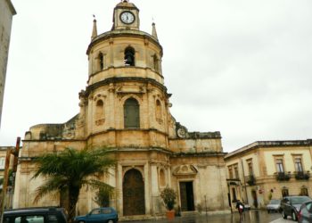 Incidente Floridia: domenica in Chiesa Madre un funerale unico per Giovanni, Giuseppe e Chiara