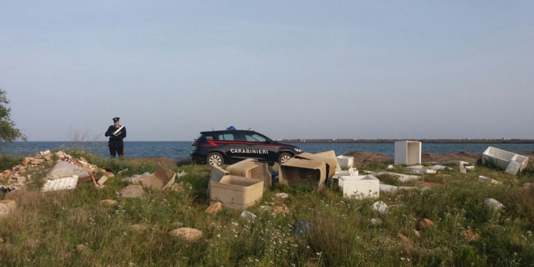 Portopalo, scoperta discarica abusiva: sequestrata un’area di oltre 2000 m²