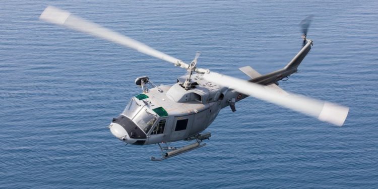 Elicottero della Marina cade in mare: morto uno dei cinque membri dell’equipaggio