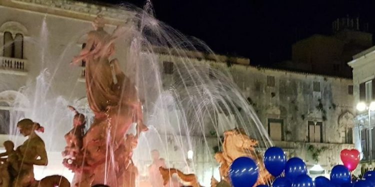 Siracusa. Giornata mondiale sull’autismo, gaffe del Comune: “la Fontana di Diana non si illumina di blu”