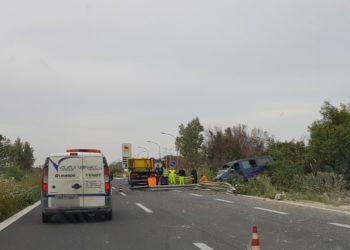 Incidente sulla Siracusa – Catania: un furgone finisce fuori strada