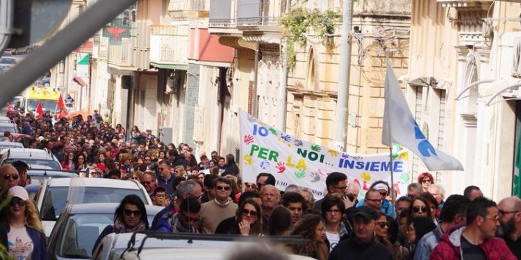 Pachino, grande partecipazione per la marcia antimafia. Il sindaco Bruno: “no secco a mafia ed illegalità”