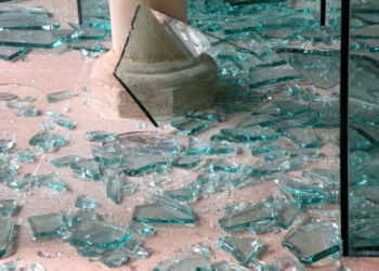 Noto, furto con spaccata in due negozi nella stessa notte: indagini in corso