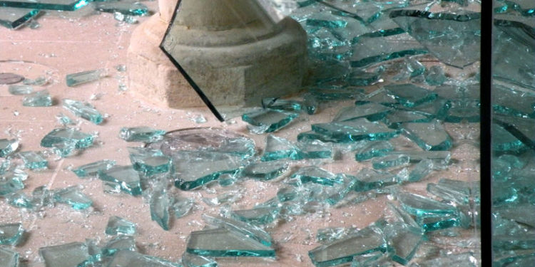 Noto, furto con spaccata in due negozi nella stessa notte: indagini in corso