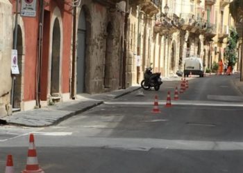 Siracusa. Modifiche agli stalli di sosta di via Vittorio Veneto, Grienti (CdQ Ortigia): “Amministrazione incompetente e prepotente”