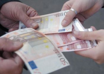 Noto. Fingono di raccogliere soldi per un’associazione benefica, denunciate due donne