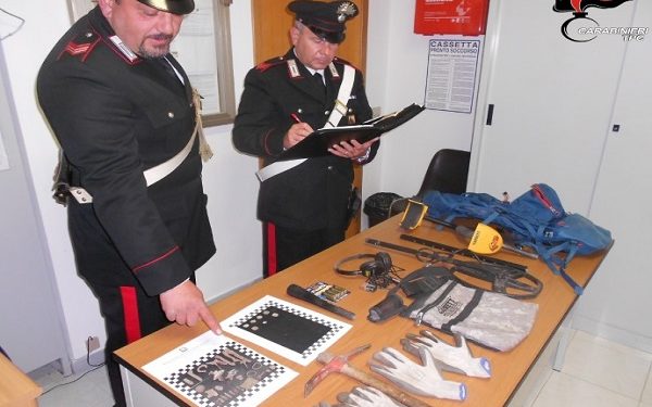 Noto, recuperati 37 reperti archeologici scavati illecitamente: denunciate due persone