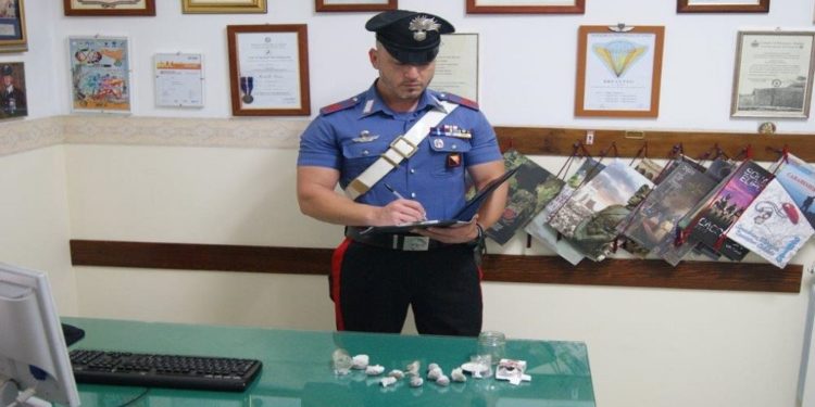 Rosolini, detenevano in casa 40 dosi di eroina: arrestati due coniugi