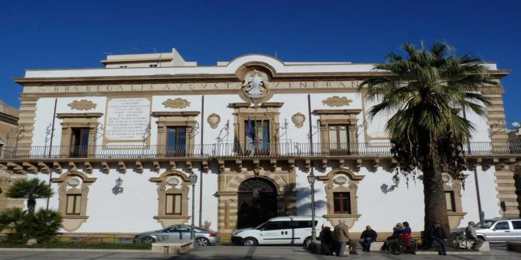 Augusta. Piano Emergenza Esterna Polo Petrolchimico, ieri l’assemblea pubblica indetta dal Prefetto