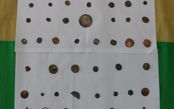 Lentini, eredita 60 monete antiche dal padre e le consegna alla Guardia di Finanza