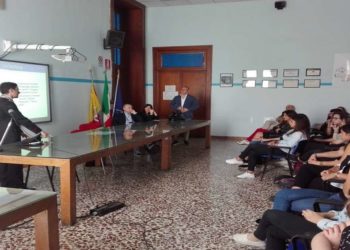 Siracusa, bullismo e stalking: i Carabinieri incontrano gli studenti del “Rizza”