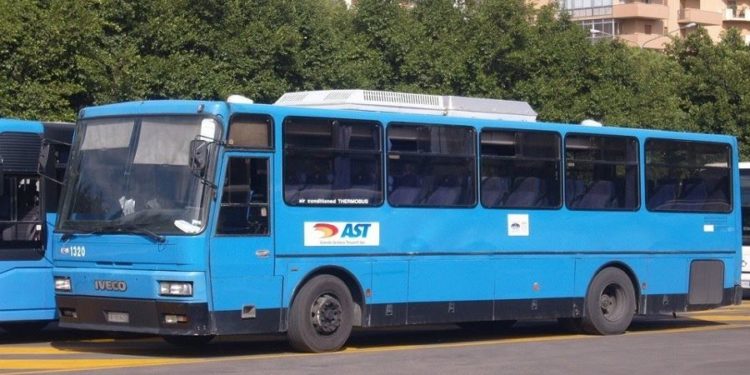 Solarino, rubavano carburante dal bus dell’Ast: finiscono ai domiciliari due dipendenti avolesi