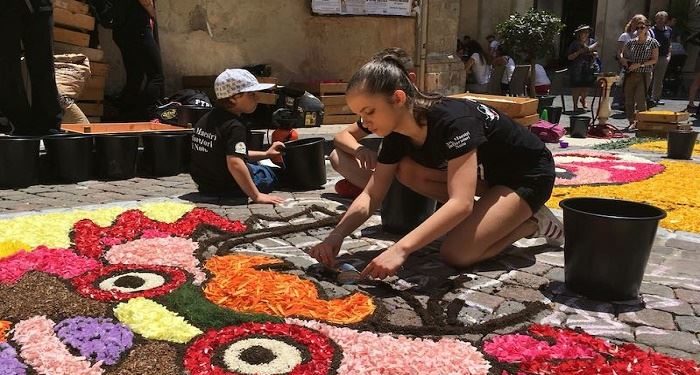 Noto, infiorata 2018: al via la 13^ edizione di Scuoleinfiore