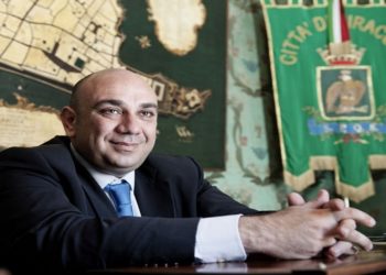 Siracusa, a fuoco l’auto per vendetta. Il commento del sindaco Garozzo: “l’indagine riserverà altre sorprese”