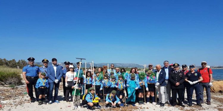 Priolo. “Nonostante tutto…la natura non si arrende”, Carabinieri e volontari ripuliscono le Saline