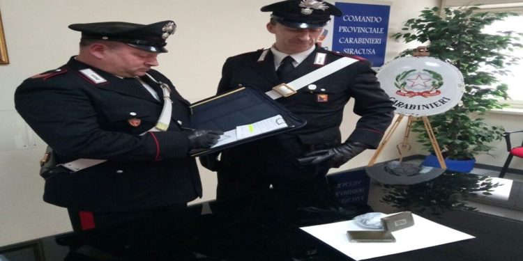 Siracusa, nascondeva hashish e marijuana nel giubbotto: arrestato un 35enne