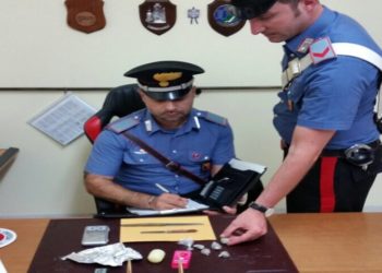 Rosolini. Trovato in possesso di 60 grammi di marijuana e materiale per il confezionamento: arrestato un giovane