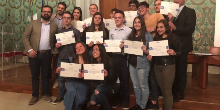 Siracusa, borse di studio “Intercultura”: la cerimonia di consegna nel sala “Borsellino” di Palazzo Vermexio