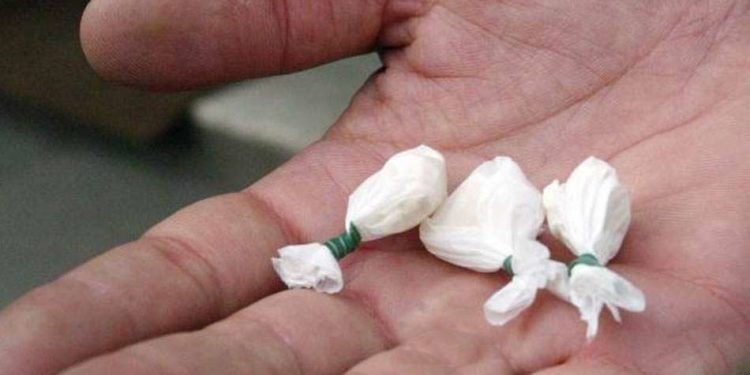 Carlentini, sorpreso per le vie del centro con 12 grammi di cocaina: arrestato