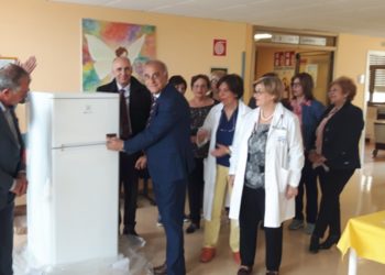 Lentini, l’associazione “I Teatranti” dona un frigorifero per i piccoli pazienti del reparto di pediatria