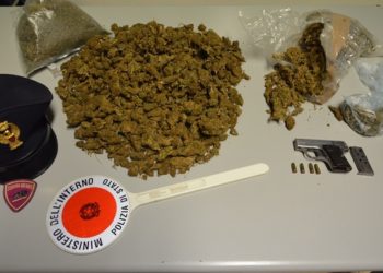 Priolo Gargallo, nascondeva la droga e una pistola al cimitero: arrestato