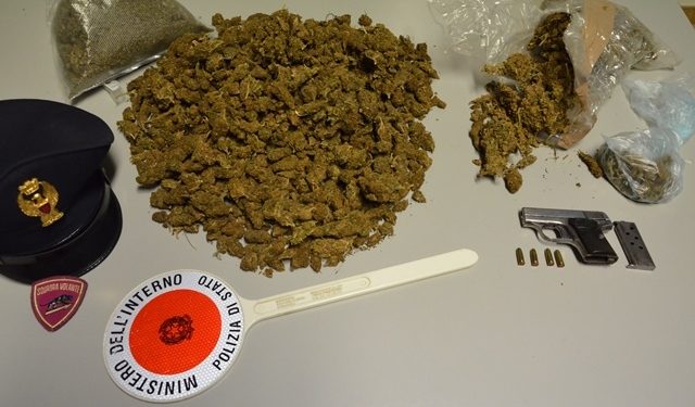 Priolo Gargallo, nascondeva la droga e una pistola al cimitero: arrestato