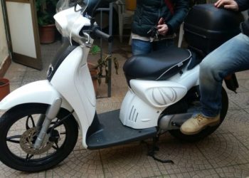 Siracusa, girano a bordo di un motorino rubato: arrestati dopo un inseguimento due giovani