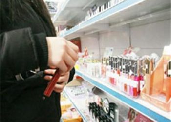 Siracusa, Tentato furto ai danni di una profumeria di Ortigia: due denunciati