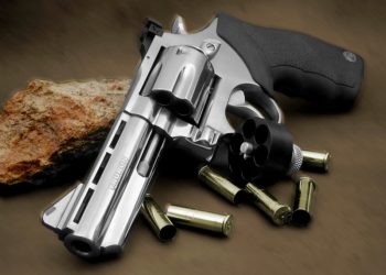 Augusta, nascondeva in casa armi e munizioni: arrestato un 59enne