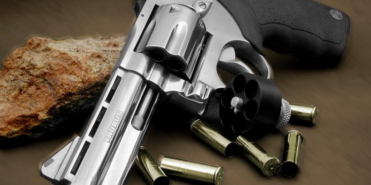 Augusta, nascondeva in casa armi e munizioni: arrestato un 59enne