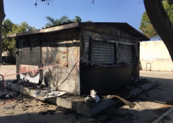 Siracusa. Fuoco a Fontane Bianche, brucia un chiosco. Parla uno dei proprietari: “è la sesta volta”