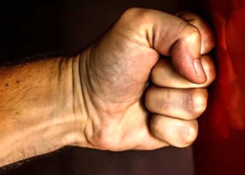 Siracusa, picchia il fratello disabile per impadronirsi della casa: arrestato 57enne già ai domiciliari