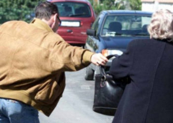 Lentini, anziane signore strattonate e poi derubate della borsa: arrestato un 41enne