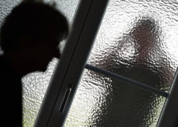 Priolo Gargallo, si presenta sotto casa dell’ex moglie ubriaco e fuori controllo: denunciato per stalking