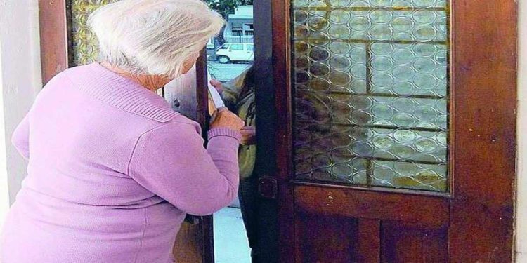 Siracusa, furto aggravato in abitazione ai danni di un’anziana: arrestata una donna