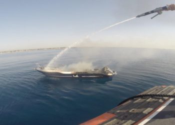 Siracusa, natante in fiamme al largo del Porticciolo di Ognina: conducente soccorso dalla Capitaneria di Porto