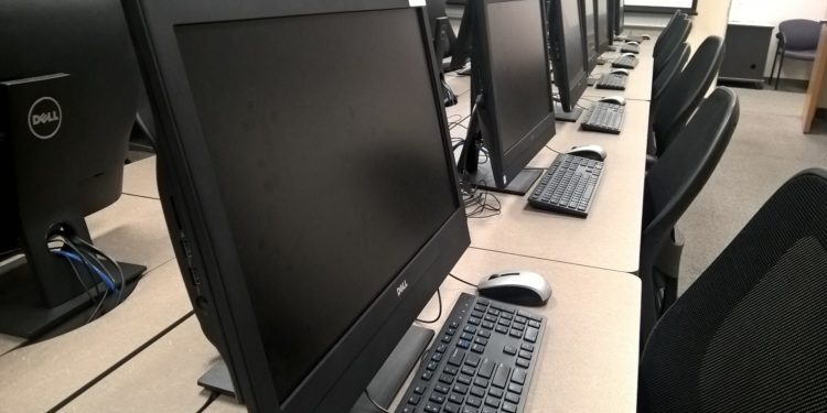 Melilli, scuole prese di mira dai vandali: strutture danneggiate e asportato materiale informatico