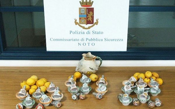 Noto, commercio ambulante abusivo nel centro storico: elevate sanzioni per 479 euro