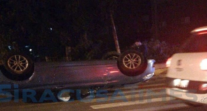 Siracusa, incidente autonomo in vi a Necropoli Grotticelle: auto ribaltata