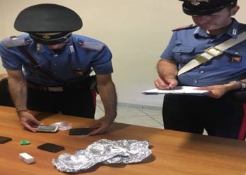 Cassibile, nascondevano in un vecchio televisore hashish e cocaina: un arresto e una denuncia a piede libero