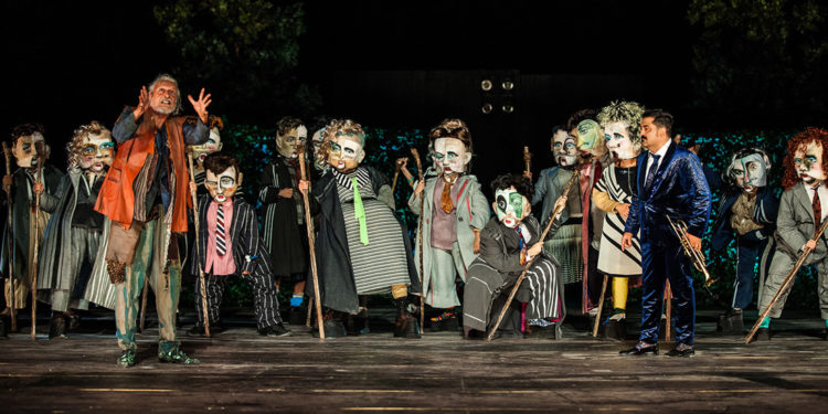 Siracusa, “I Cavalieri” debutta al Teatro Greco: grandi applausi per la commedia politica di Aristofane