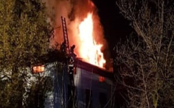 Priolo Gargallo, in fiamme due alberi in Contrada Balorda: evacuato un condominio