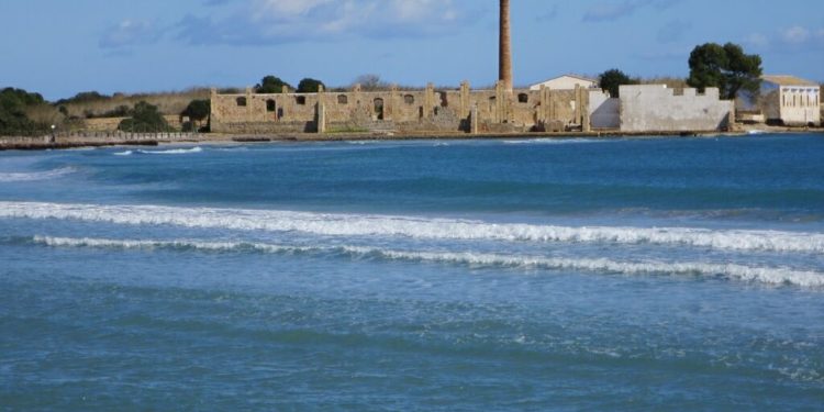 Siracusa. Bloccata barca con due presunti scafisti, avevano lasciato 64 pakistani all’Oasi di Vendicari