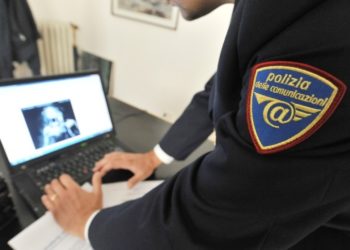 Siracusa, adescava minori “on line” promettendo soldi e ricariche telefoniche: indagato un 47enne